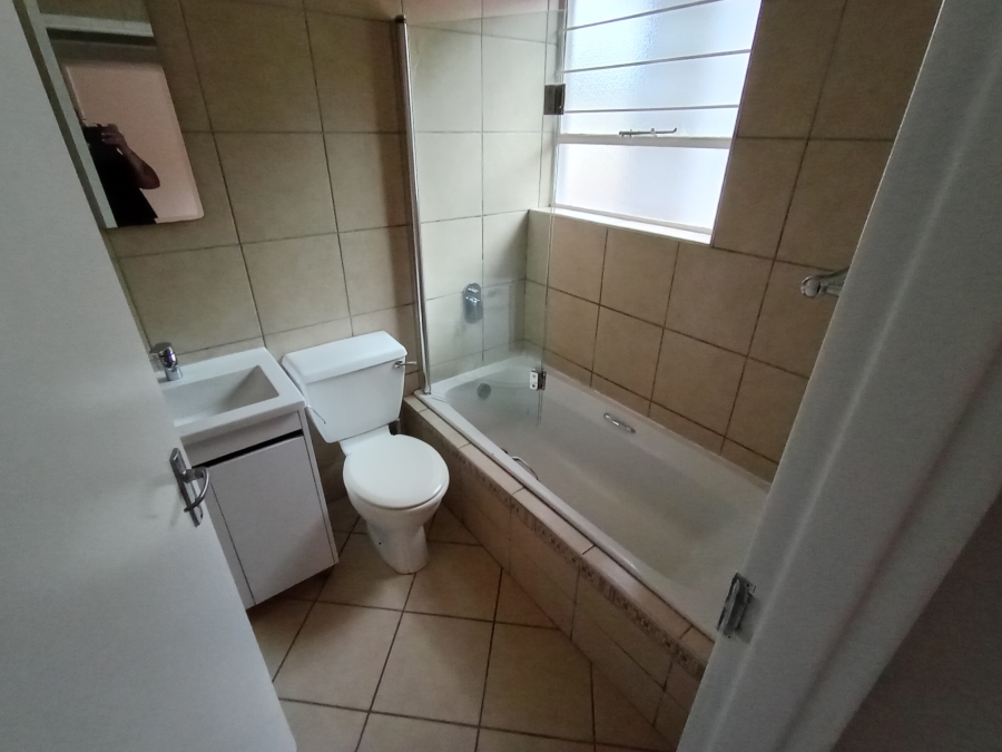 To Let 2 Bedroom Property for Rent in Glen Marais Gauteng