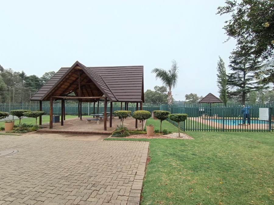 To Let 2 Bedroom Property for Rent in Glen Marais Gauteng