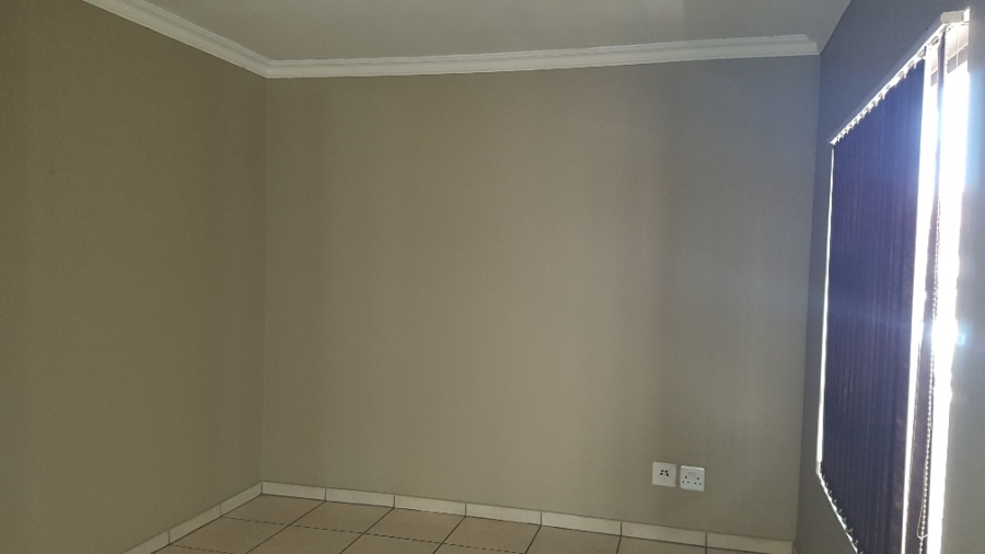 To Let 1 Bedroom Property for Rent in Dunnottar Gauteng