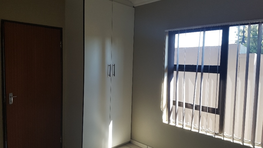 To Let 1 Bedroom Property for Rent in Dunnottar Gauteng