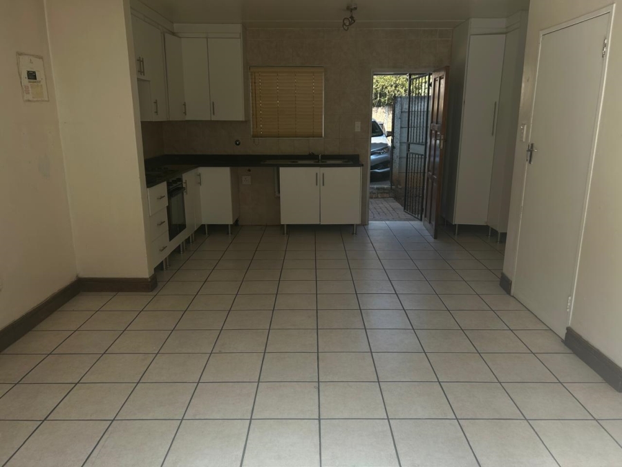 To Let 2 Bedroom Property for Rent in Sonneglans Gauteng