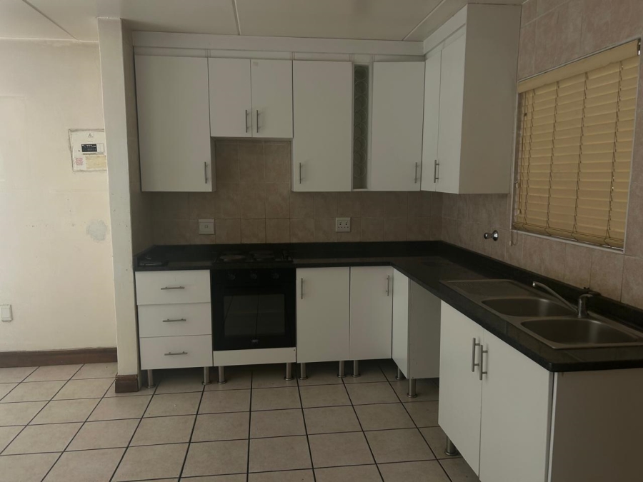 To Let 2 Bedroom Property for Rent in Sonneglans Gauteng