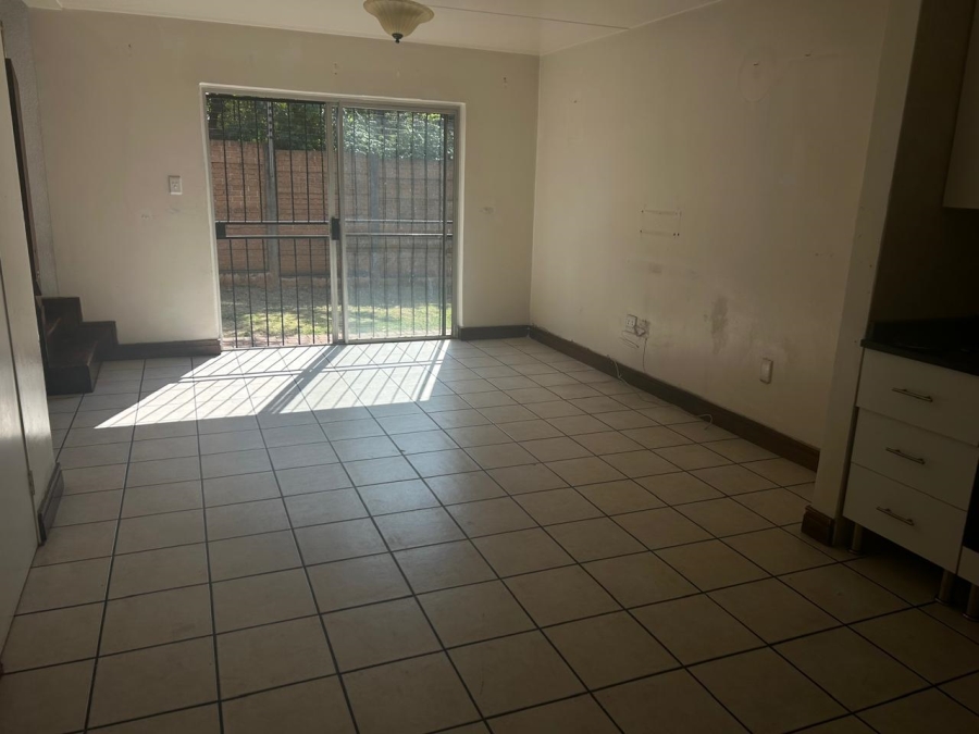 To Let 2 Bedroom Property for Rent in Sonneglans Gauteng