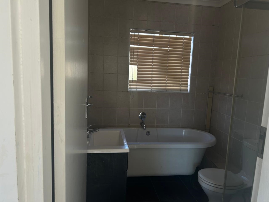 To Let 2 Bedroom Property for Rent in Sonneglans Gauteng