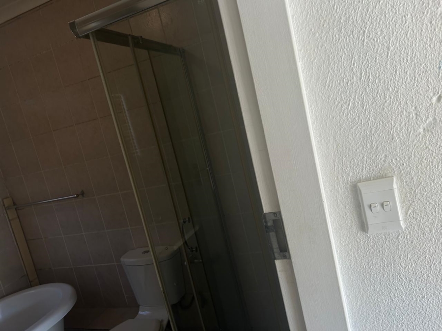 To Let 2 Bedroom Property for Rent in Sonneglans Gauteng