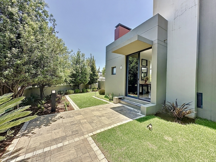 5 Bedroom Property for Sale in Lombardy Estate Gauteng