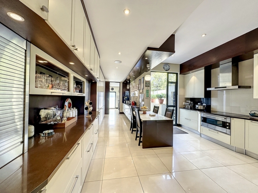 5 Bedroom Property for Sale in Lombardy Estate Gauteng