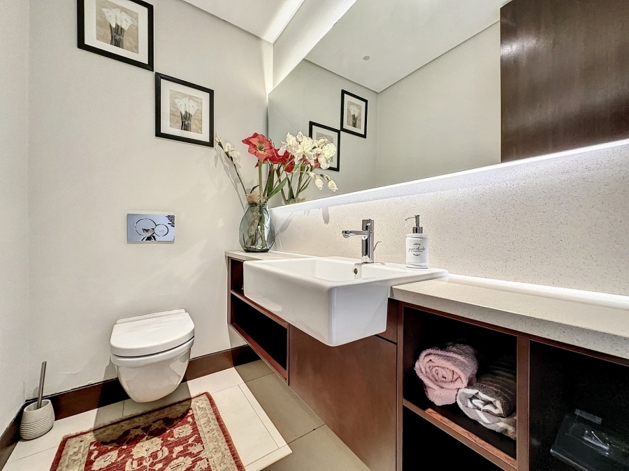 5 Bedroom Property for Sale in Lombardy Estate Gauteng