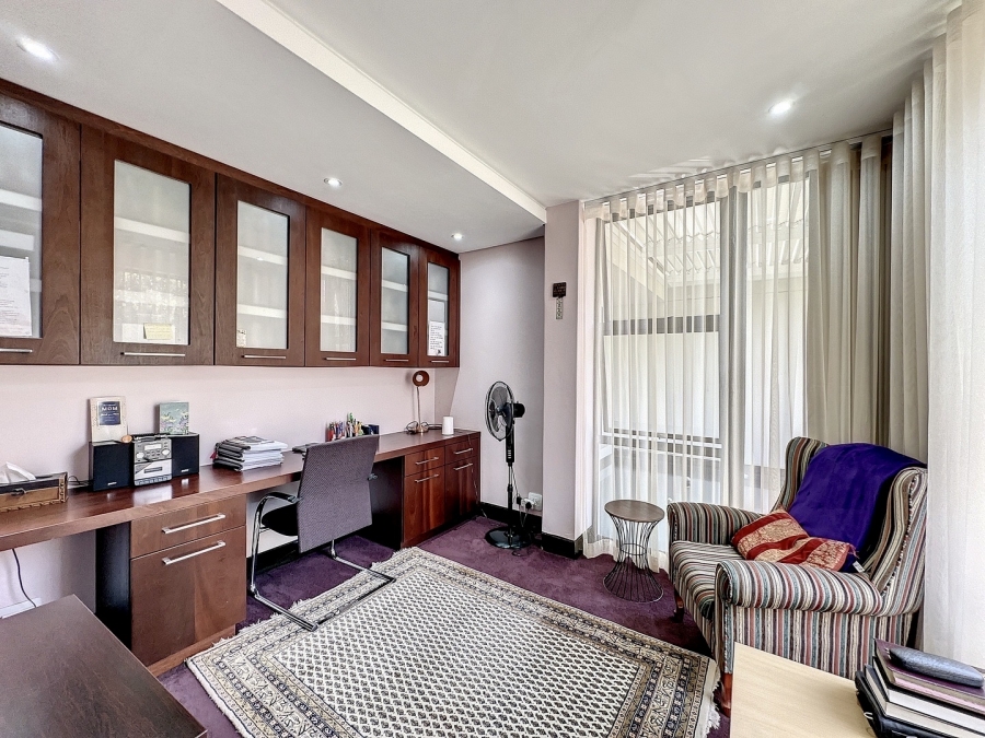 5 Bedroom Property for Sale in Lombardy Estate Gauteng