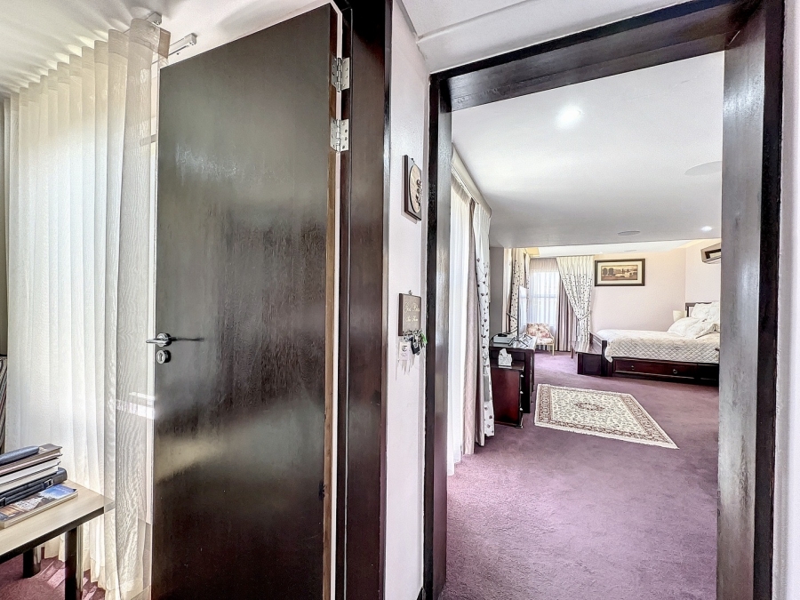 5 Bedroom Property for Sale in Lombardy Estate Gauteng