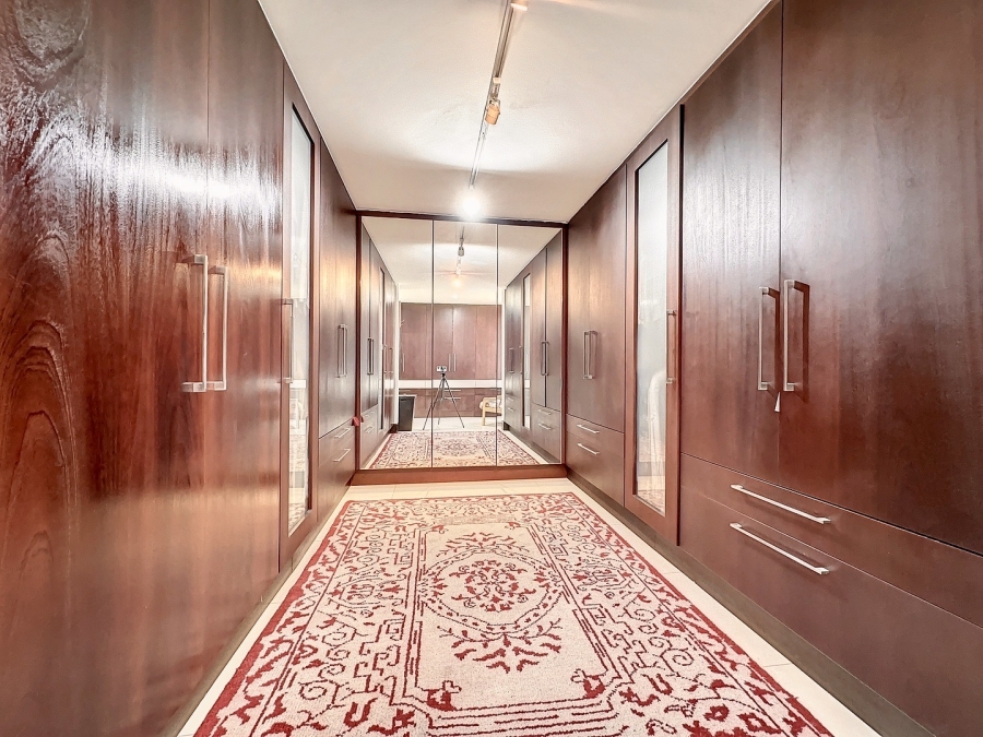 5 Bedroom Property for Sale in Lombardy Estate Gauteng