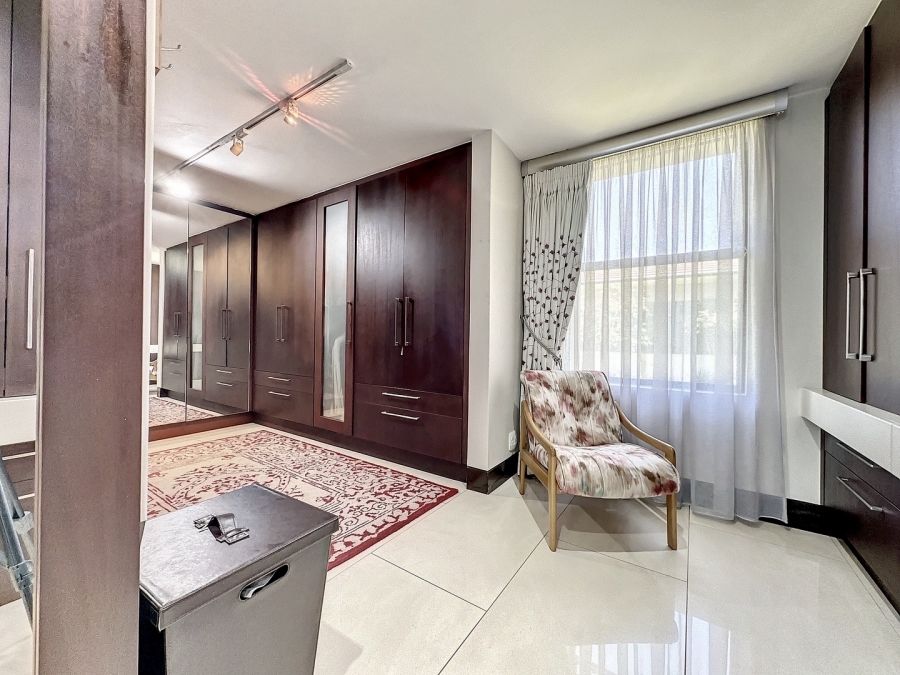 5 Bedroom Property for Sale in Lombardy Estate Gauteng