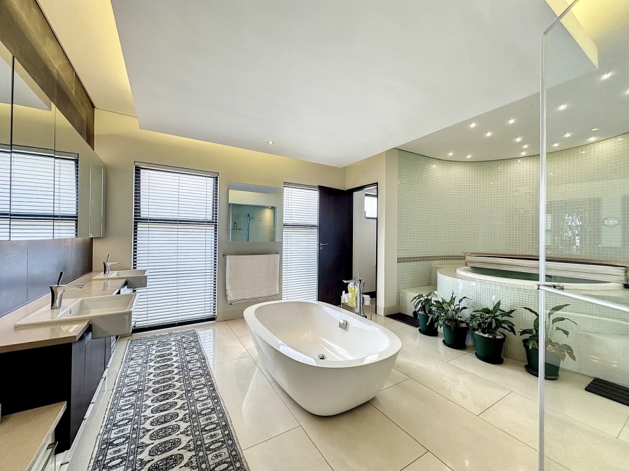 5 Bedroom Property for Sale in Lombardy Estate Gauteng