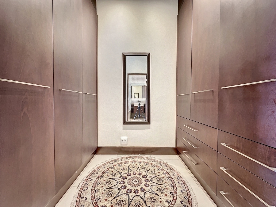 5 Bedroom Property for Sale in Lombardy Estate Gauteng