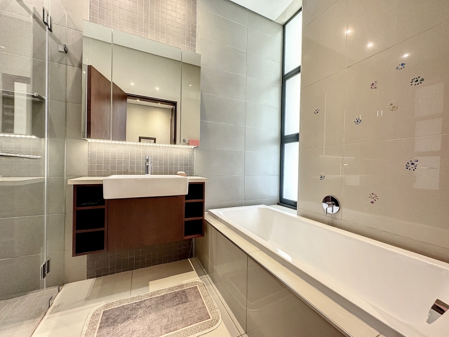 5 Bedroom Property for Sale in Lombardy Estate Gauteng