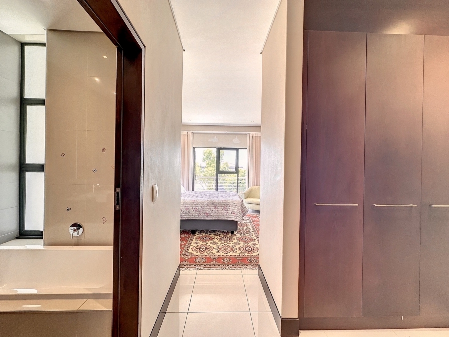 5 Bedroom Property for Sale in Lombardy Estate Gauteng