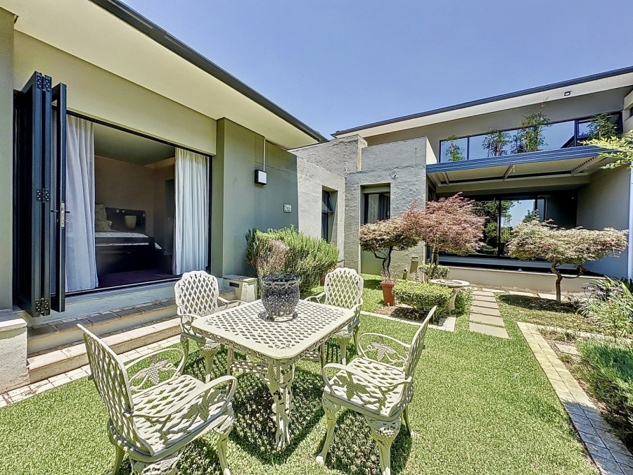 5 Bedroom Property for Sale in Lombardy Estate Gauteng