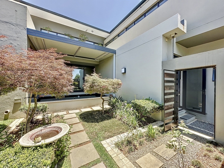 5 Bedroom Property for Sale in Lombardy Estate Gauteng