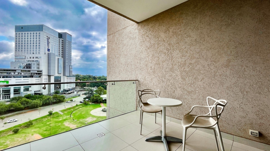 To Let 2 Bedroom Property for Rent in Sandown Gauteng