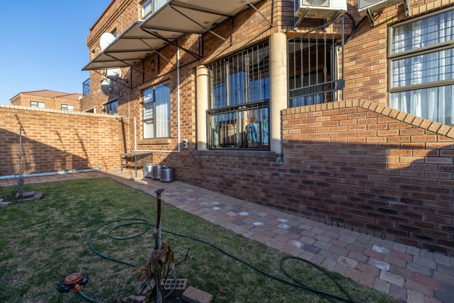 2 Bedroom Property for Sale in Liefde en Vrede Gauteng