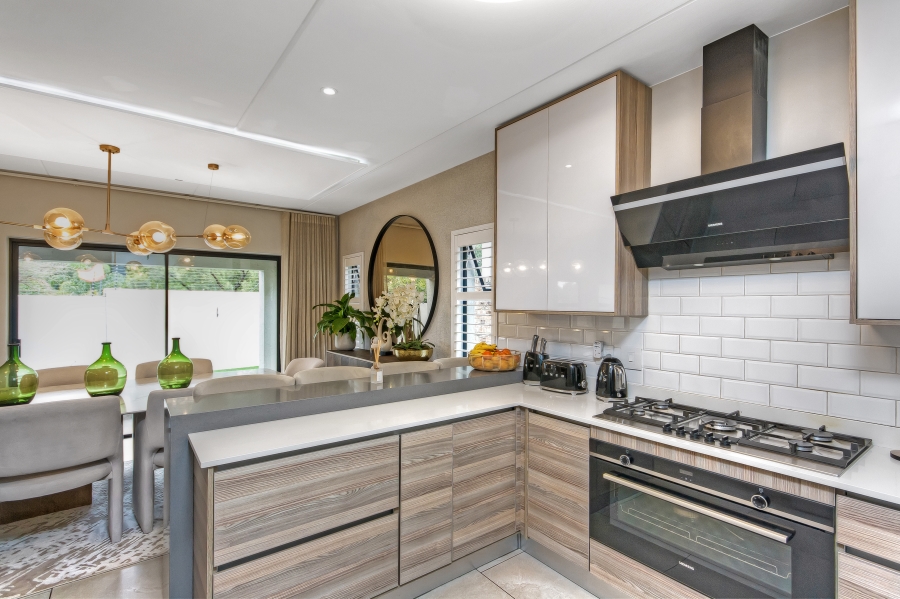 4 Bedroom Property for Sale in Crowthorne AH Gauteng
