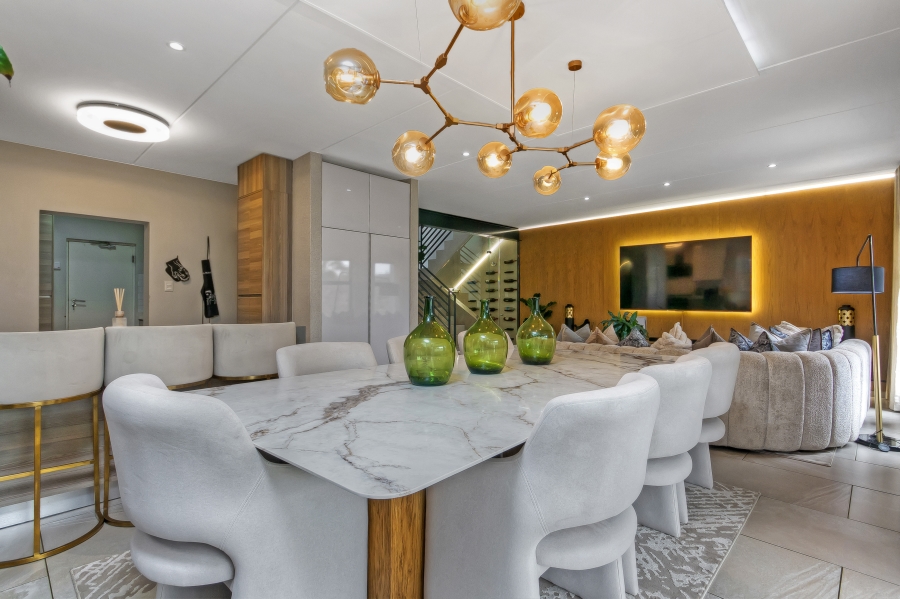 4 Bedroom Property for Sale in Crowthorne AH Gauteng