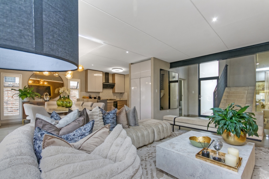 4 Bedroom Property for Sale in Crowthorne AH Gauteng