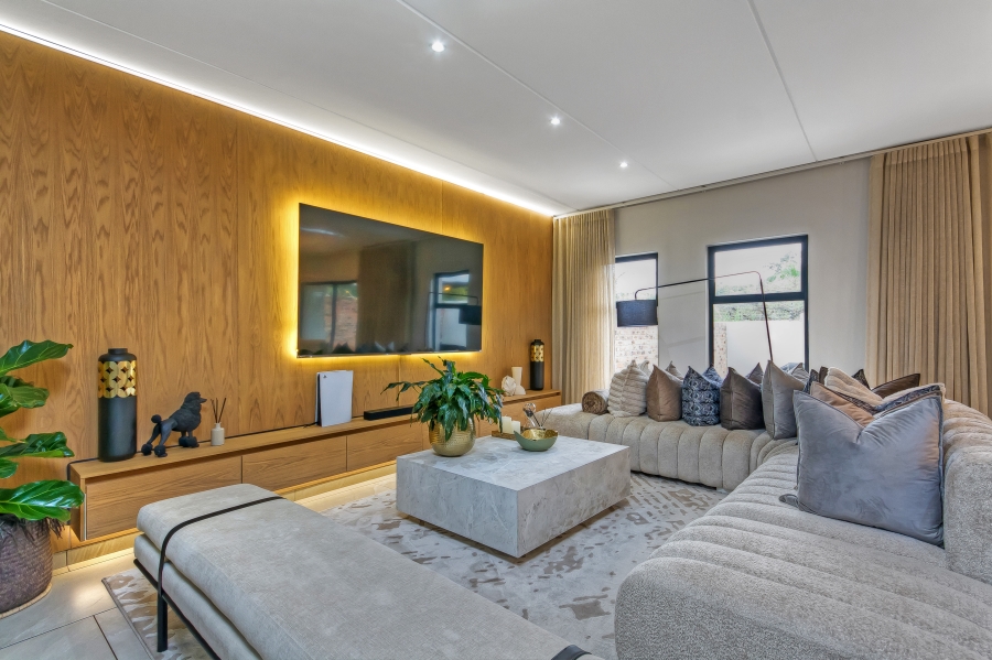 4 Bedroom Property for Sale in Crowthorne AH Gauteng