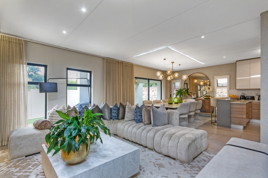 4 Bedroom Property for Sale in Crowthorne AH Gauteng