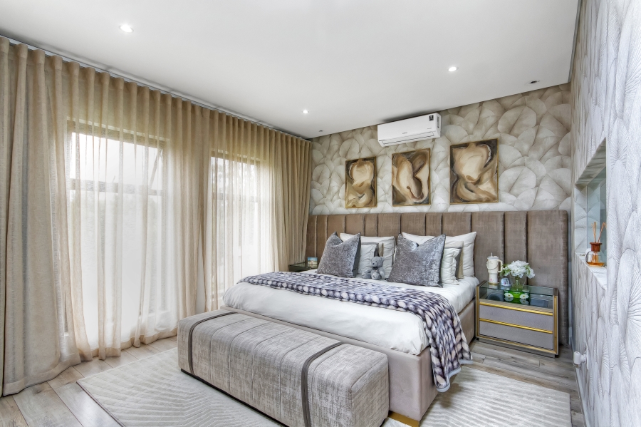 4 Bedroom Property for Sale in Crowthorne AH Gauteng
