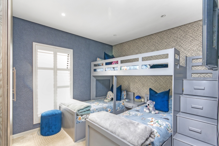 4 Bedroom Property for Sale in Crowthorne AH Gauteng