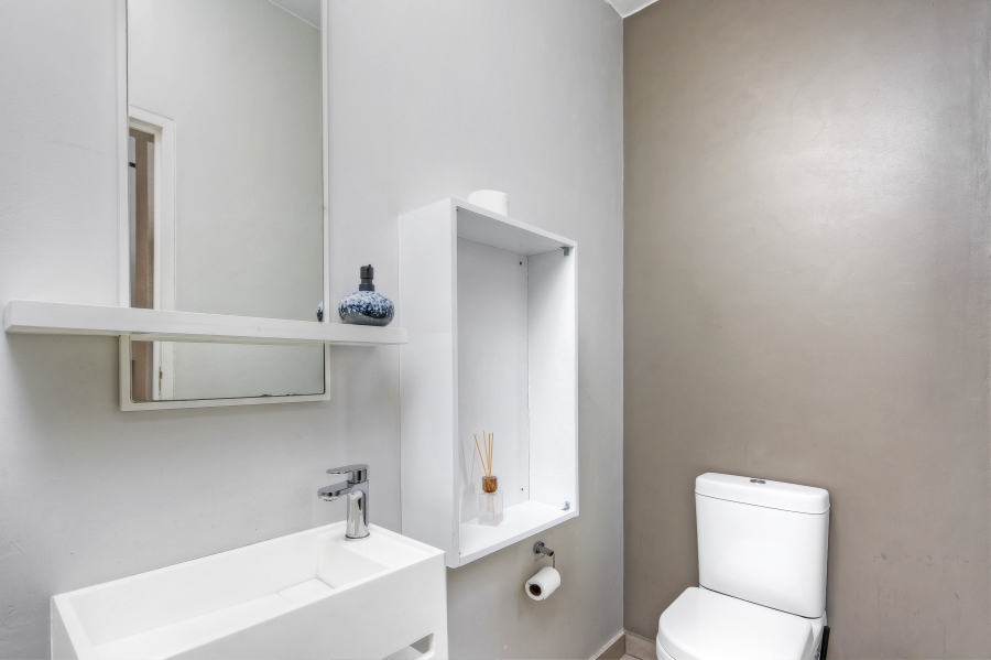 4 Bedroom Property for Sale in Crowthorne AH Gauteng