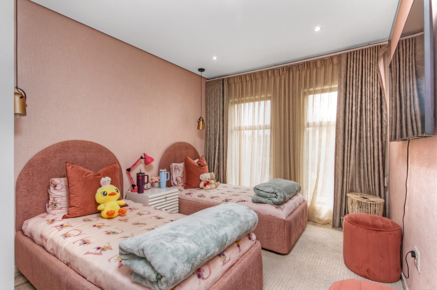 4 Bedroom Property for Sale in Crowthorne AH Gauteng