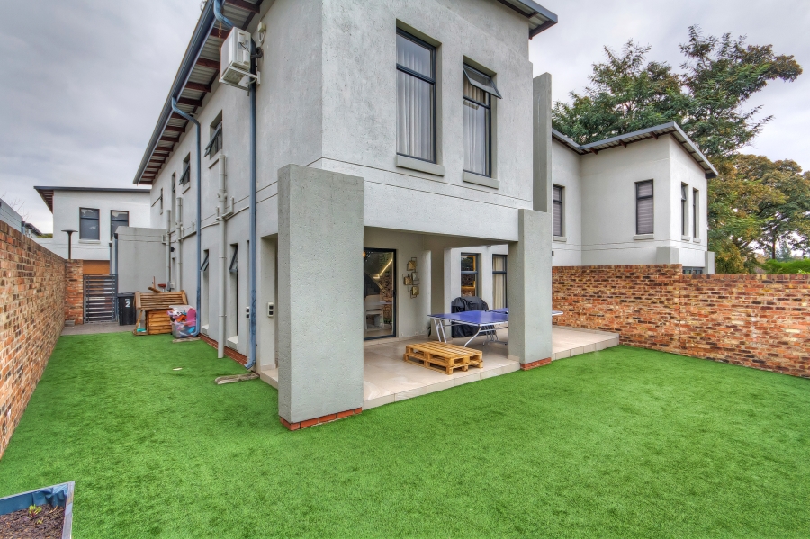 4 Bedroom Property for Sale in Crowthorne AH Gauteng
