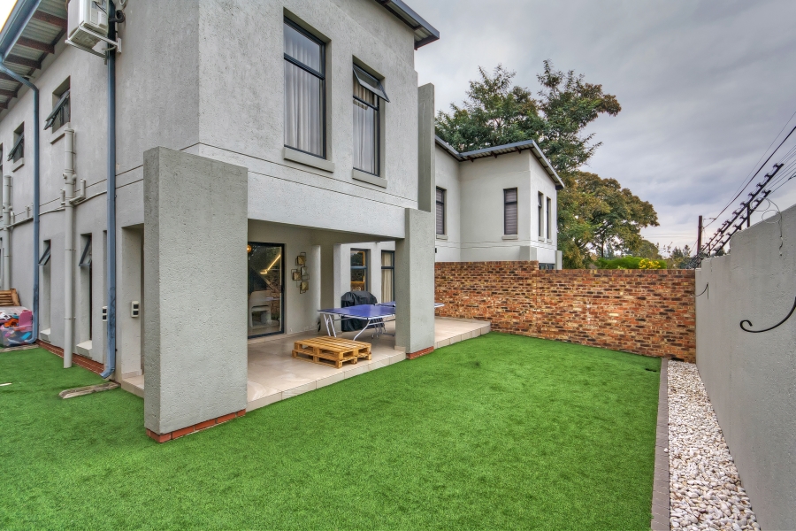 4 Bedroom Property for Sale in Crowthorne AH Gauteng