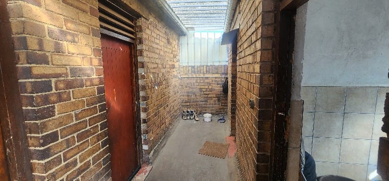 16 Bedroom Property for Sale in Yeoville Gauteng