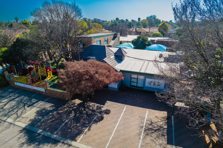 6 Bedroom Property for Sale in Pierre Van Ryneveld Gauteng