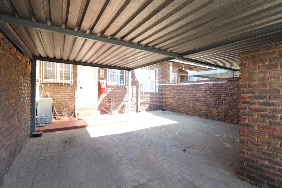 To Let 2 Bedroom Property for Rent in Edleen Gauteng