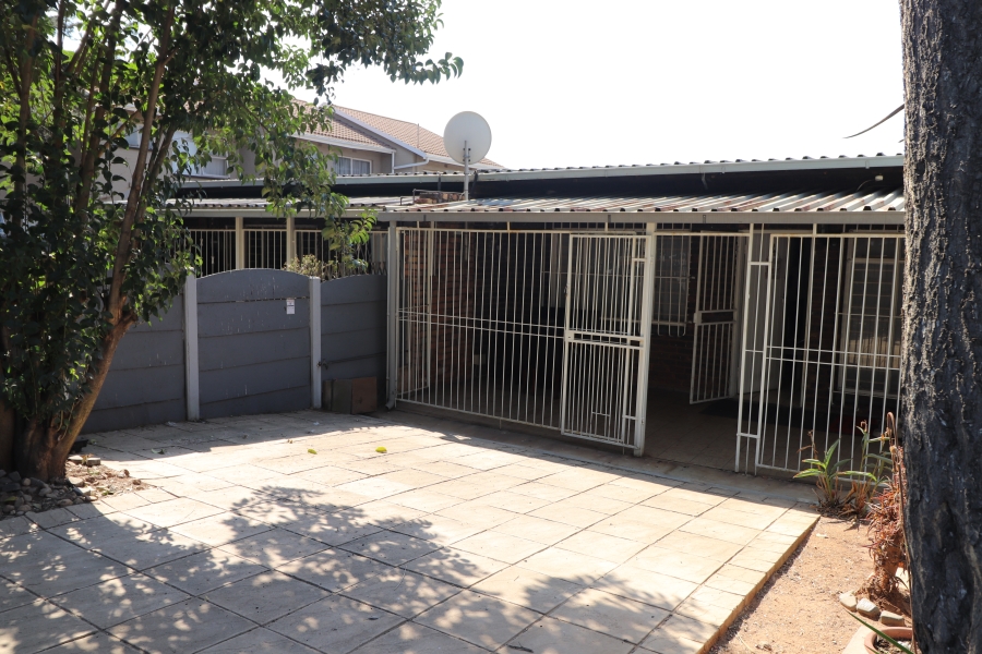 To Let 2 Bedroom Property for Rent in Edleen Gauteng