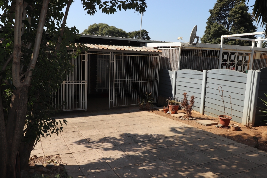 To Let 2 Bedroom Property for Rent in Edleen Gauteng
