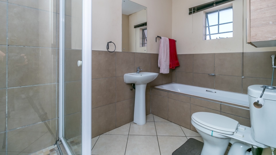 2 Bedroom Property for Sale in Noordwyk Gauteng