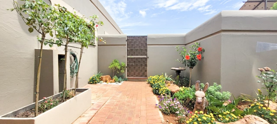 10 Bedroom Property for Sale in Kenleaf Gauteng
