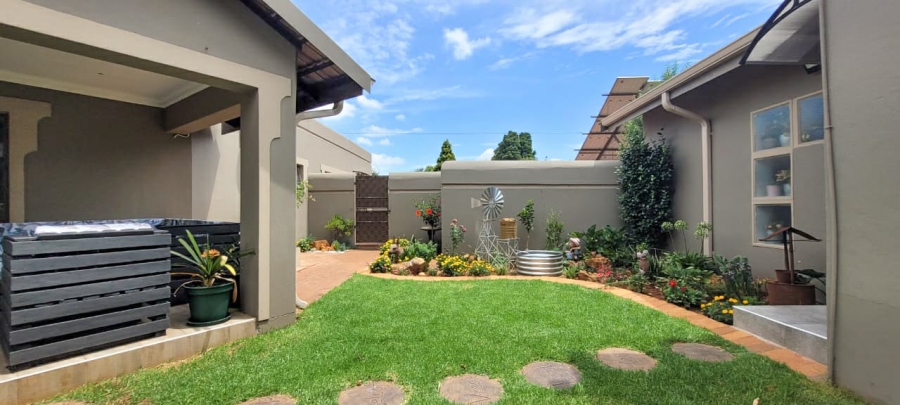10 Bedroom Property for Sale in Kenleaf Gauteng