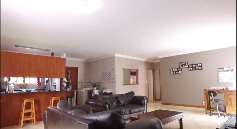 10 Bedroom Property for Sale in Kenleaf Gauteng