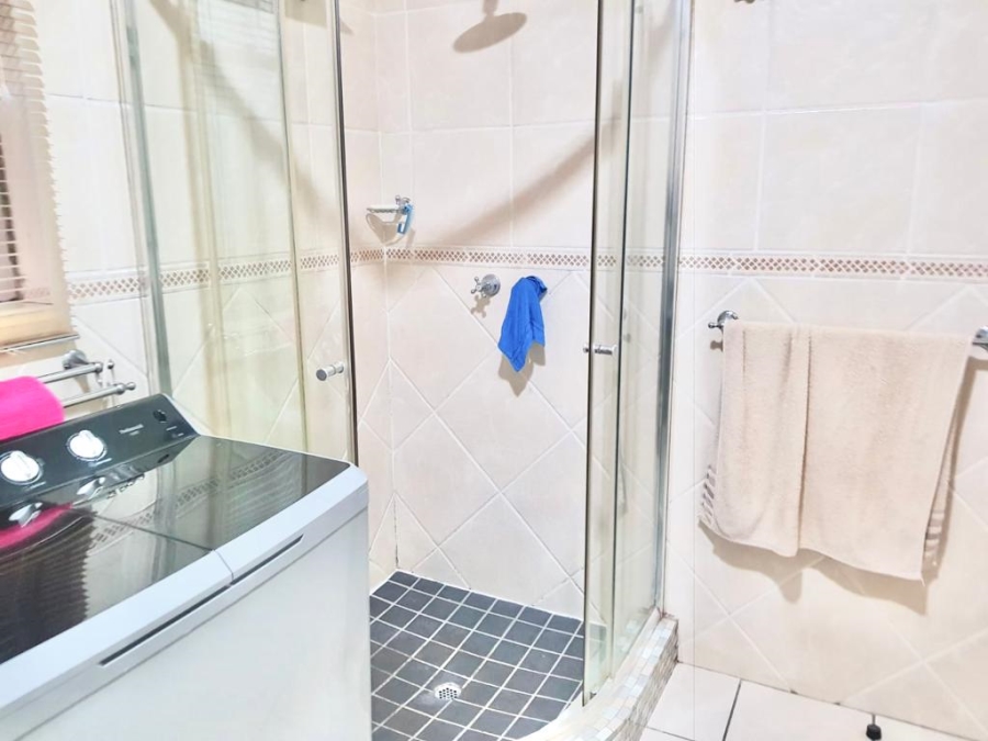 10 Bedroom Property for Sale in Kenleaf Gauteng