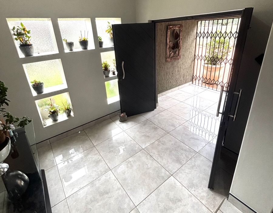 10 Bedroom Property for Sale in Kenleaf Gauteng