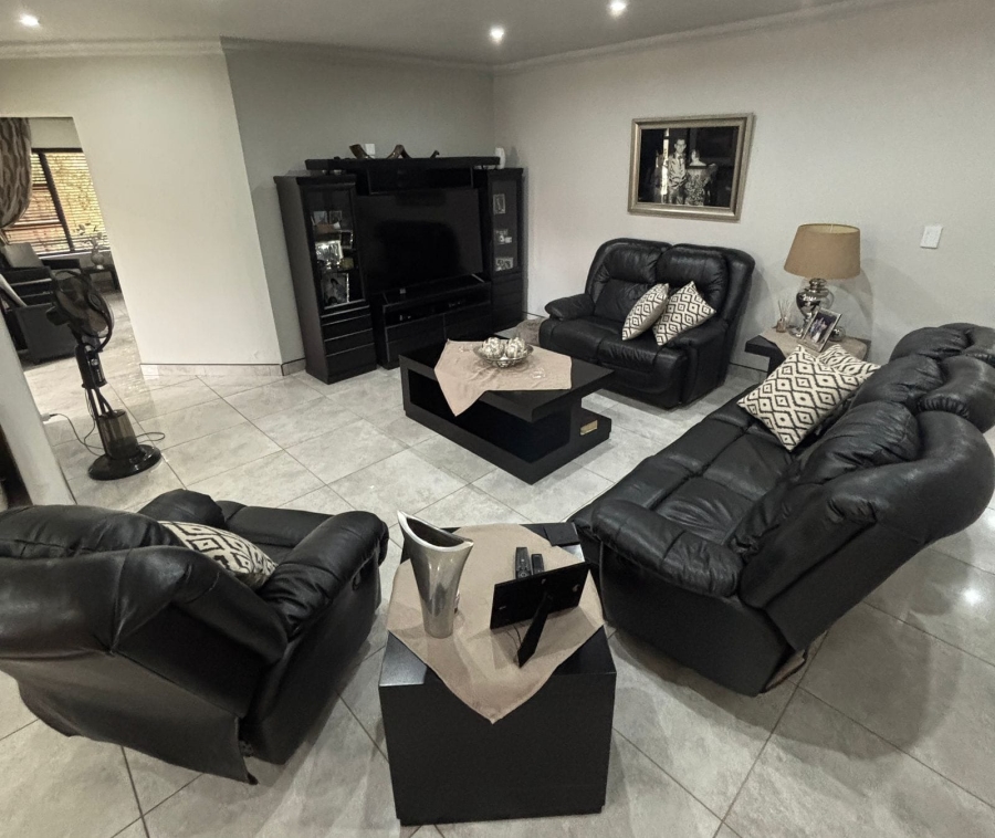 10 Bedroom Property for Sale in Kenleaf Gauteng