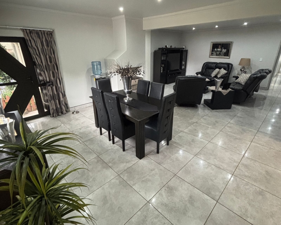 10 Bedroom Property for Sale in Kenleaf Gauteng