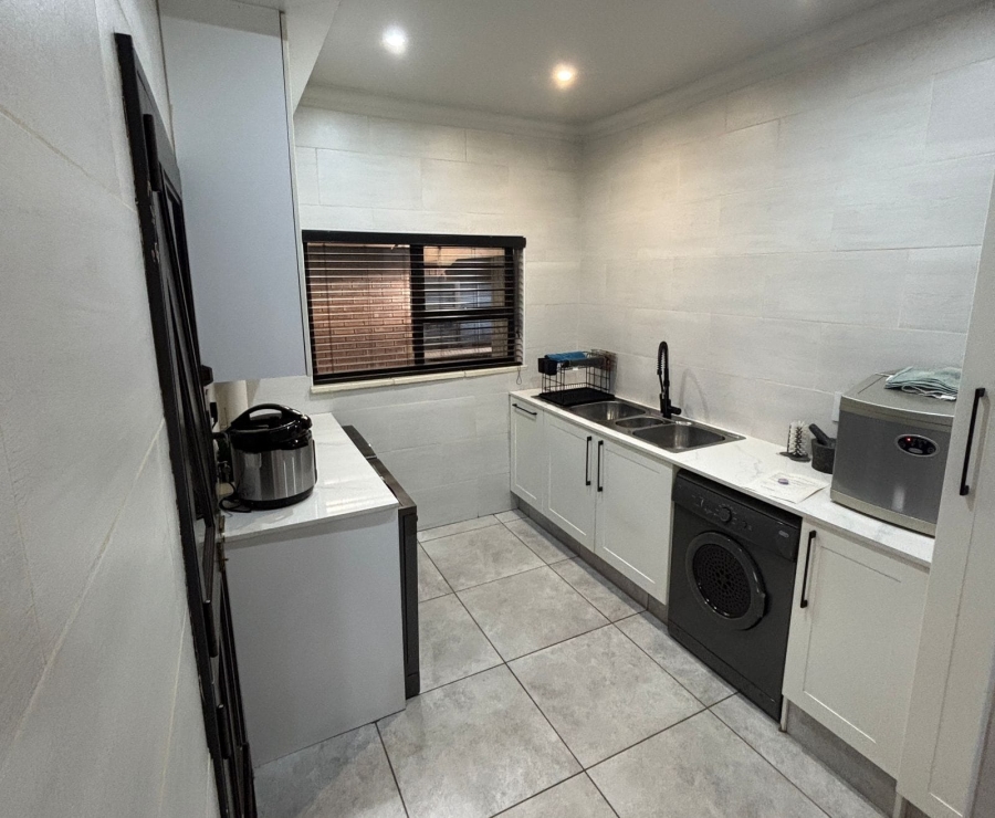 10 Bedroom Property for Sale in Kenleaf Gauteng