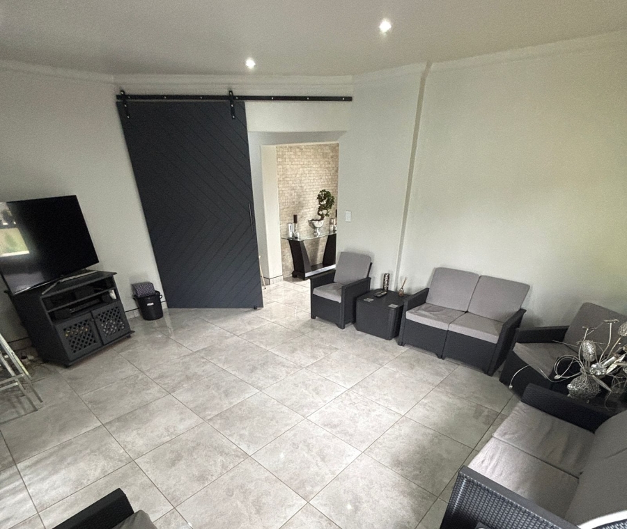 10 Bedroom Property for Sale in Kenleaf Gauteng